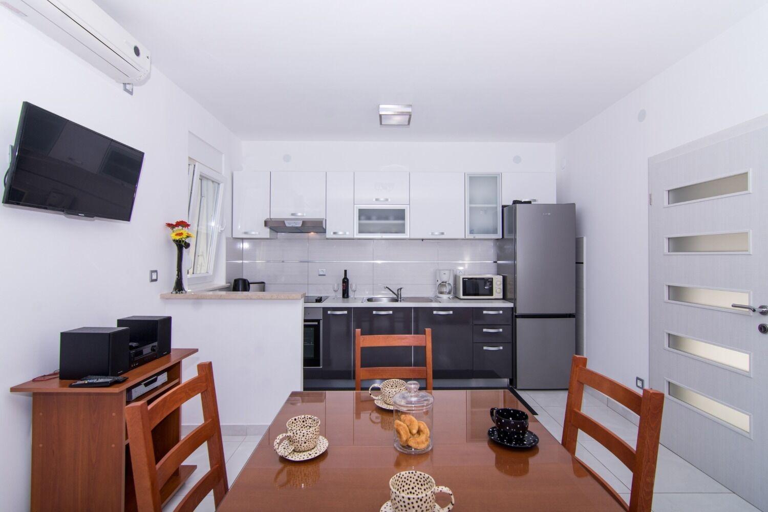 Apartments Ivica - Garden Terrace Slatine Exterior photo