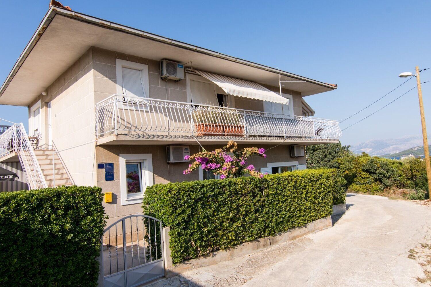 Apartments Ivica - Garden Terrace Slatine Exterior photo