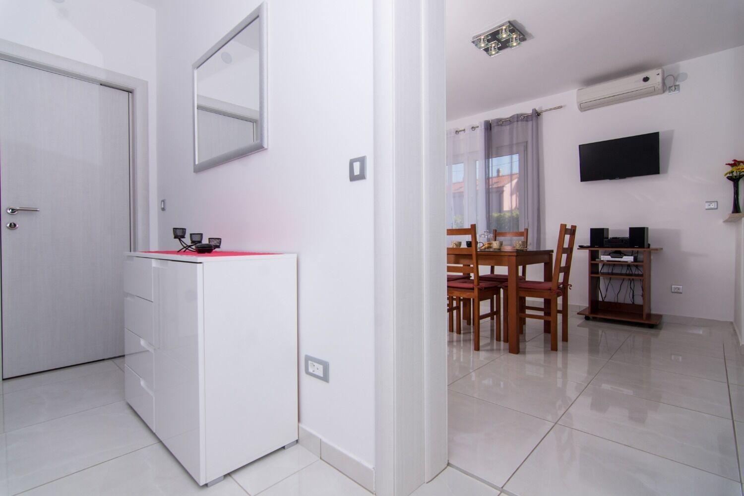 Apartments Ivica - Garden Terrace Slatine Exterior photo